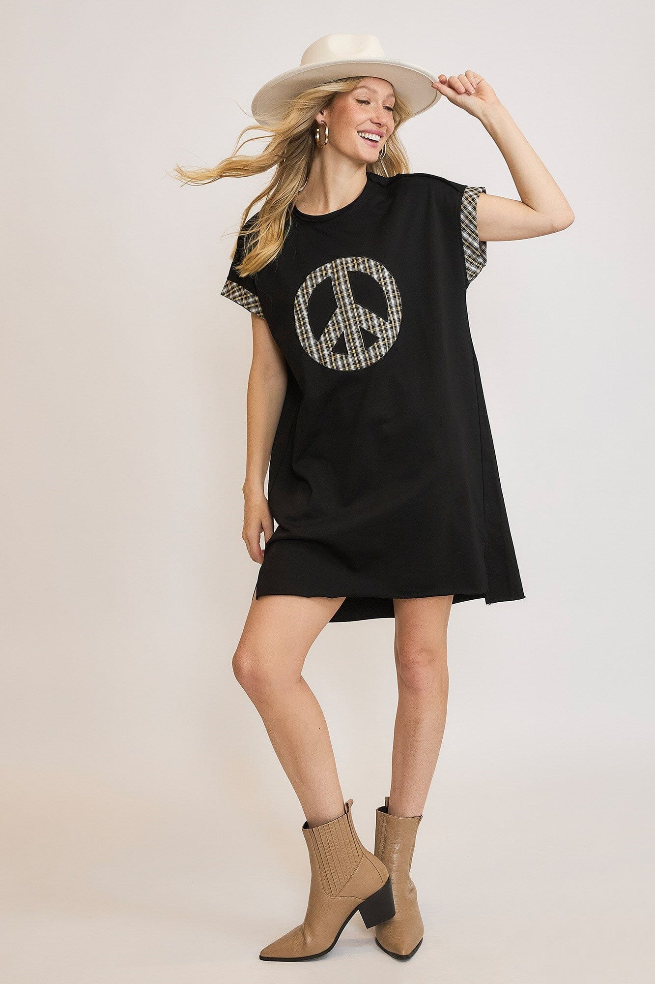 b2d242d3-a0f5-4e4e-bda4-9b3e47c74400-Max Umgee Peace Plaid Applique Short Sleeve Mini Dress - Image 1